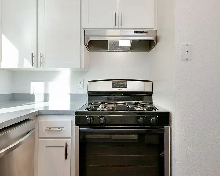 LSLV Lakeshore Lakeview — Photo 42