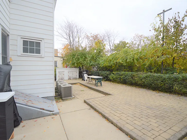 25 Lothrop St #1 — Photo 11