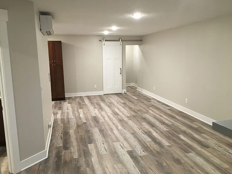 Beautiful apartment in a redeveloped church - Creston neighborhood. — Photo 25