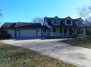 W292N7560 Dorn Rd, Hartland, WI 53029