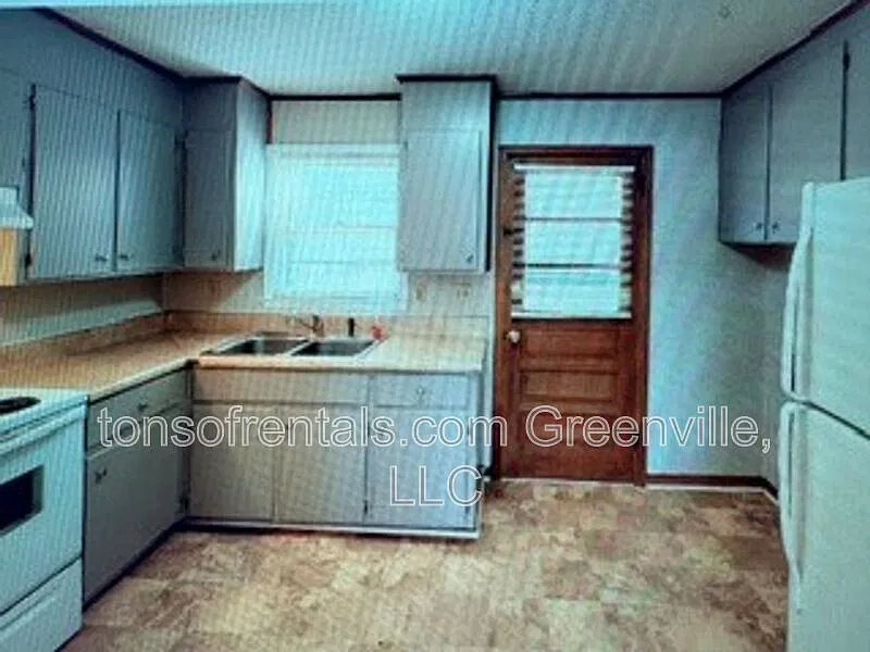2 bed, 1.0 bath, $895 — Photo 4