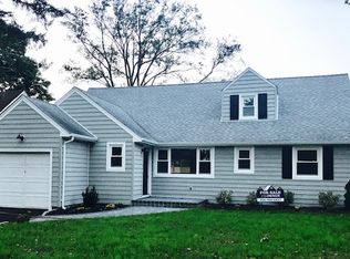 77 Saddle Rock Rd, Valley Stream, NY 11581