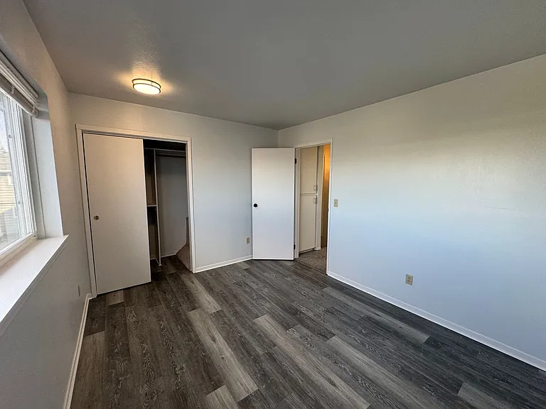 637 SW 9th St — Photo 41