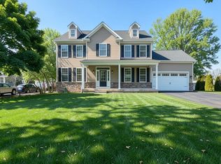 5 Farber Dr, Chalfont, PA 18914