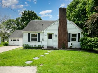 2958 E Stewart Rd, Midland, MI 48640