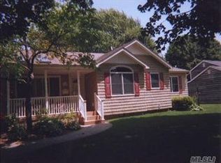 113 Wyandanch Rd, Sayville, NY 11782