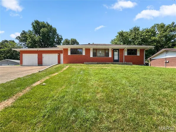 28 Geneva Dr, Caseyville, IL 62232