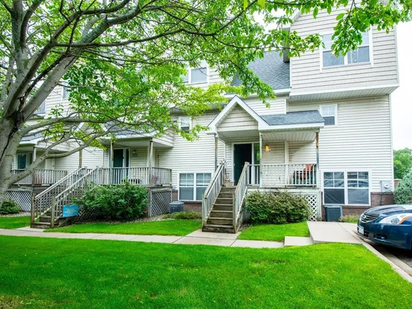 5724 4th St NE, Fridley, MN 55432