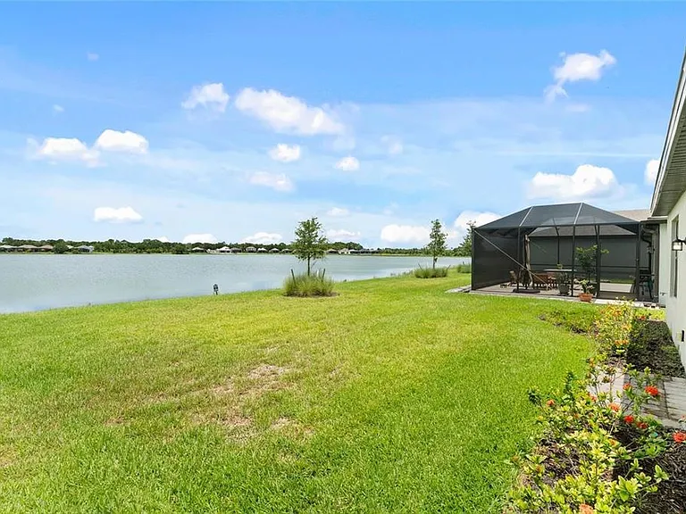 6560 Silverstar Dr — Photo 2