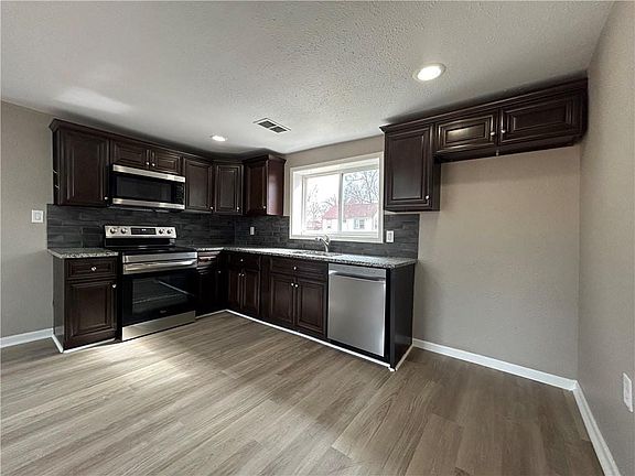 5th image of 4703 N Hifner St