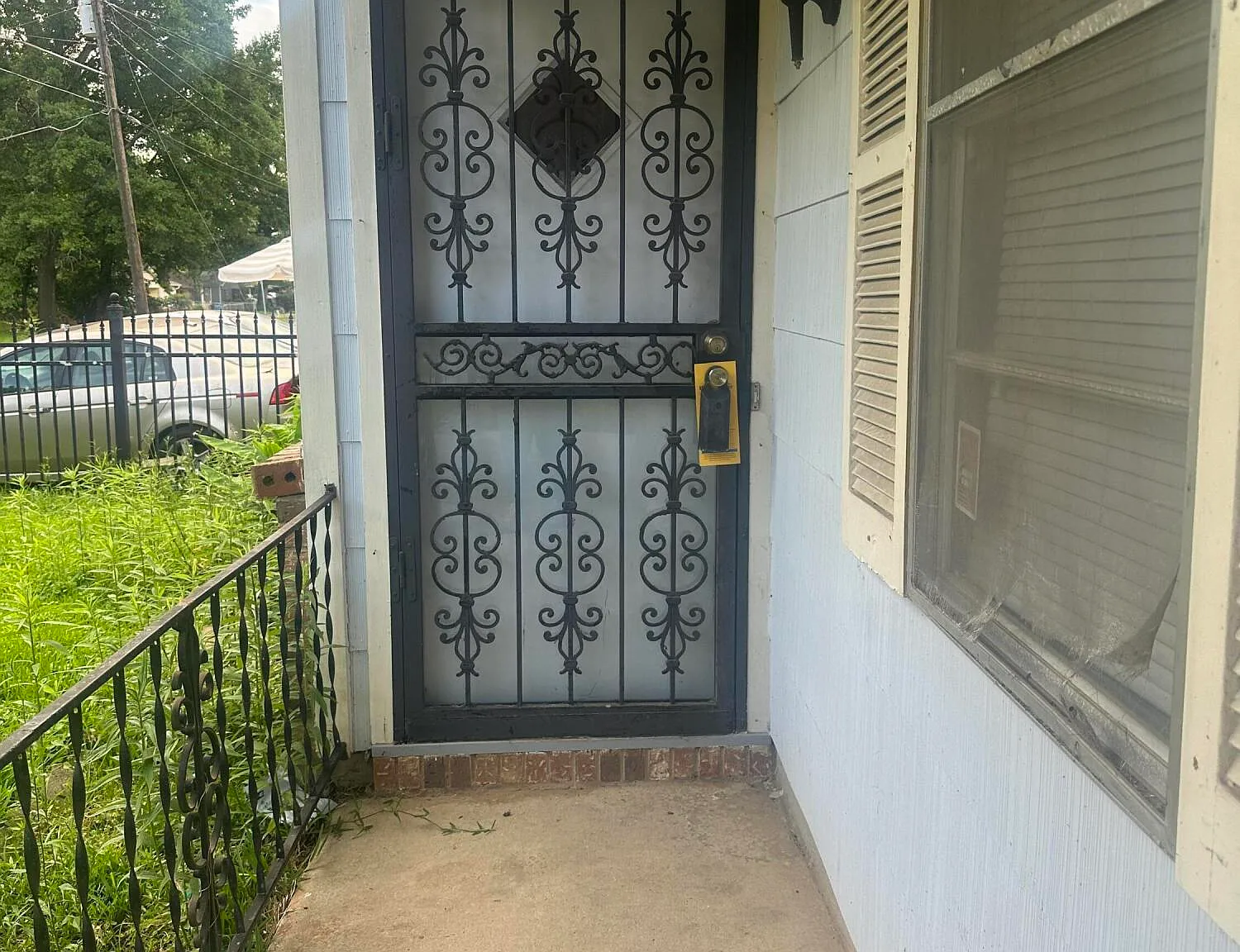 3 bed, 1.0 bath, 2332 sqft, $1,100 — Photo 4