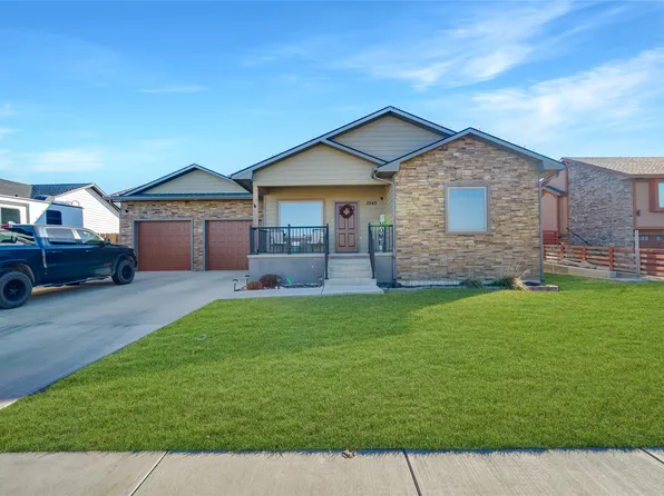 2240 Glenwood Dr, Garden City, KS 67846