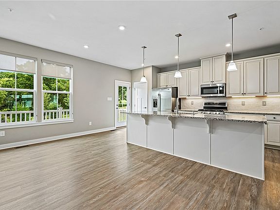 5th image of 105 Moyer Hill Dr
