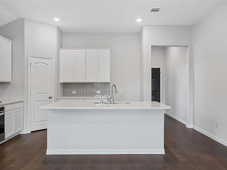 5117 Unity Dr — Photo 2