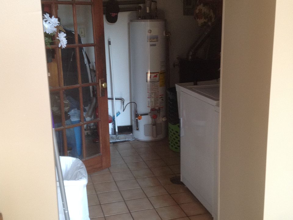 Lg convenient  laundry area 
