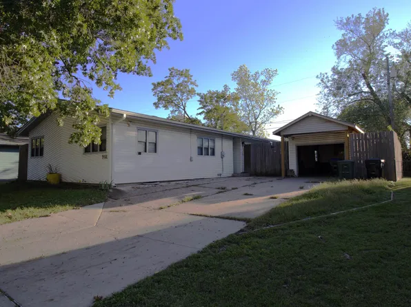 6711 SW Windsong Dr, Topeka, KS 66619