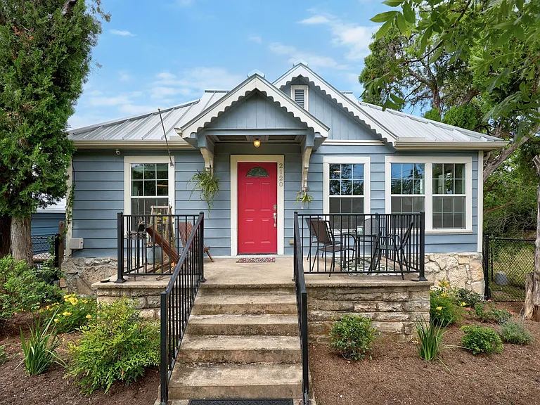 2120 Leander St — Photo 1