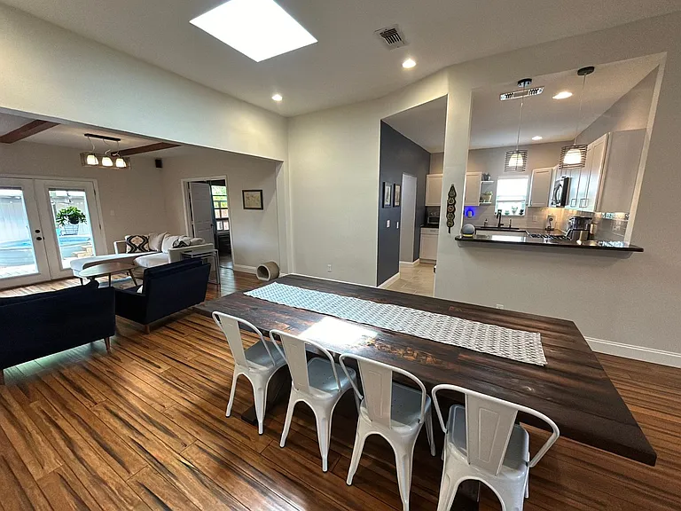 628 W Magnolia Ave — Photo 5