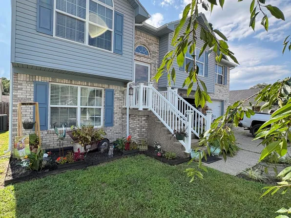 333 Clover Cove Dr, Shepherdsville, KY 40165
