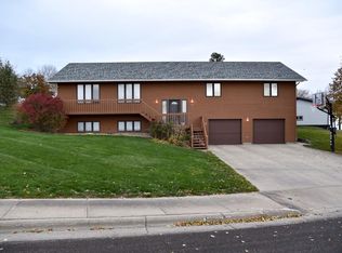 215 Neltom Dr, Pierre, SD 57501