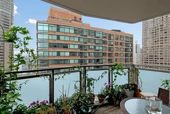 Sold by Douglas Elliman | media 14