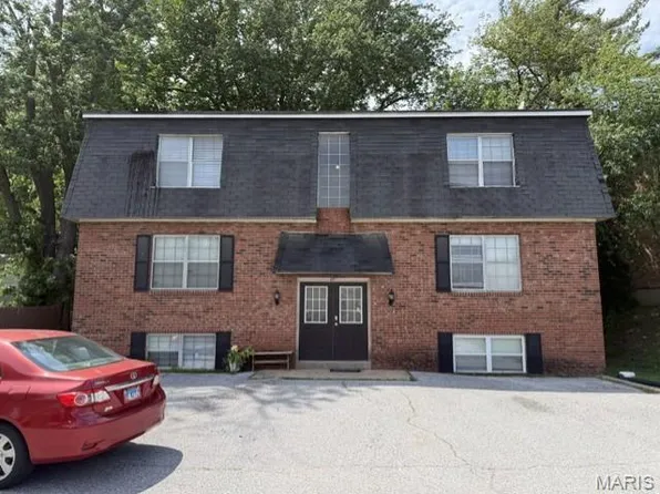 27 N 44th St, Belleville, IL 62226