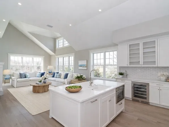 87 Elm St #319, Cohasset, MA 02025