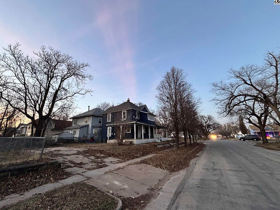 2nd image of 733 E Sherman St