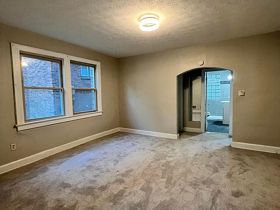 3rd image of 133 W Blake Ave