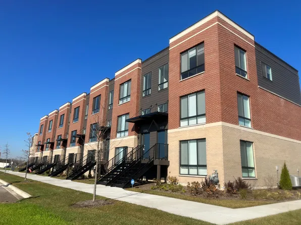 2248 Blue Ct, Schaumburg, IL 60173