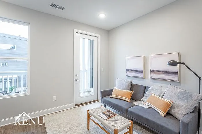 2363 E 18th St — Photo 9