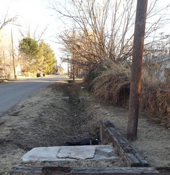 2nd image of 903 2nd St