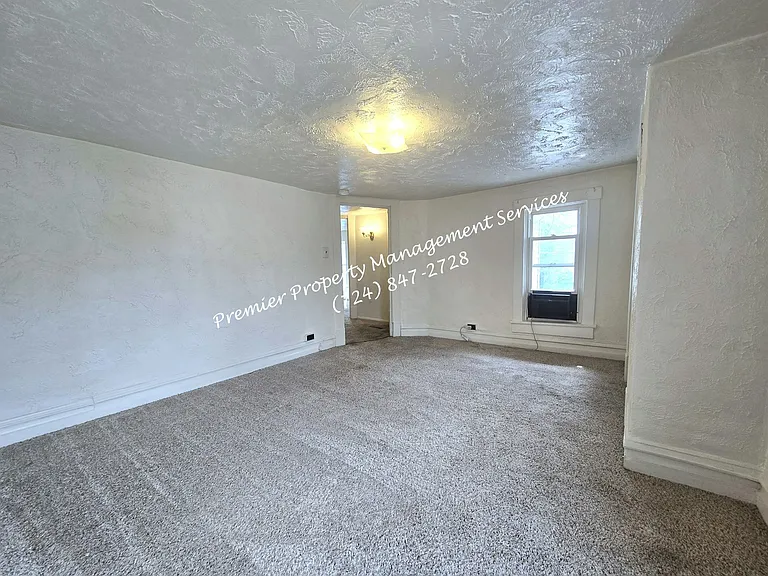 125 N Chestnut St #1/2 — Photo 22