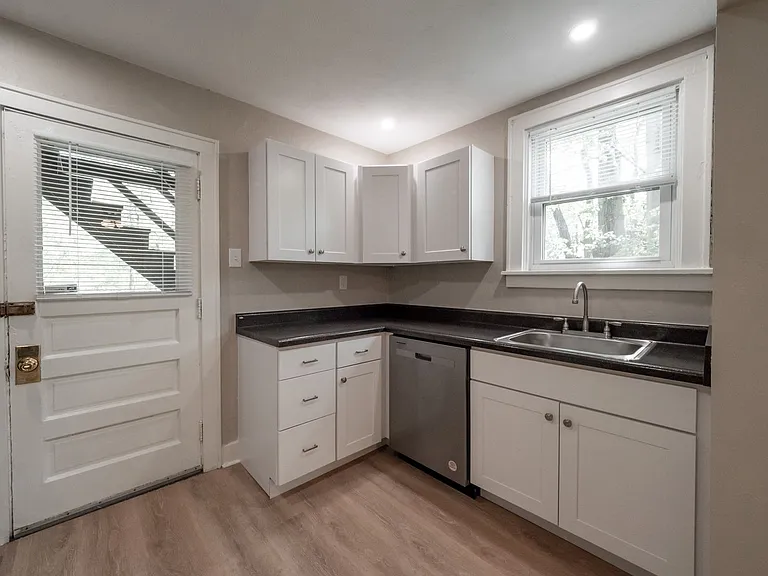 1615 Aurelius St — Photo 5
