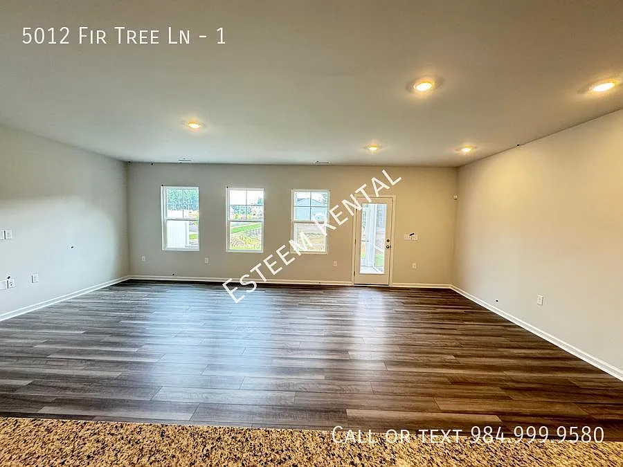 3 bed, 2.5 bath, 1900 sqft, $2,200 — Photo 3