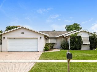 9732 Saddlebrook Dr, Boca Raton, FL 33496