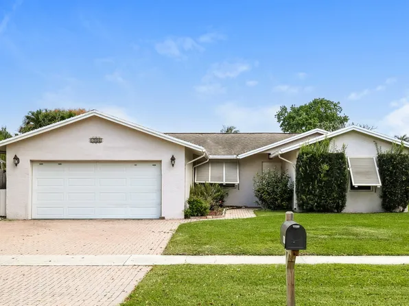 9732 Saddlebrook Dr, Boca Raton, FL 33496