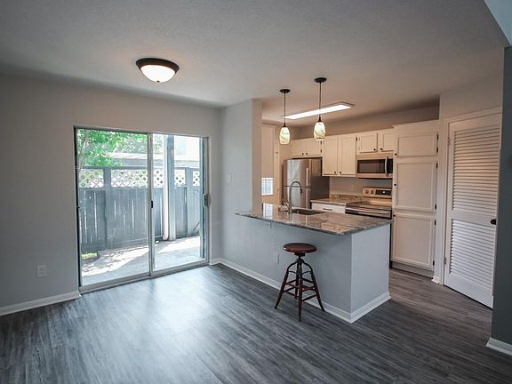 5th image of 2323 Fairwind Dr APT 540