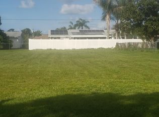 417 SE Sunnydale Ln, Port Saint Lucie, FL 34983