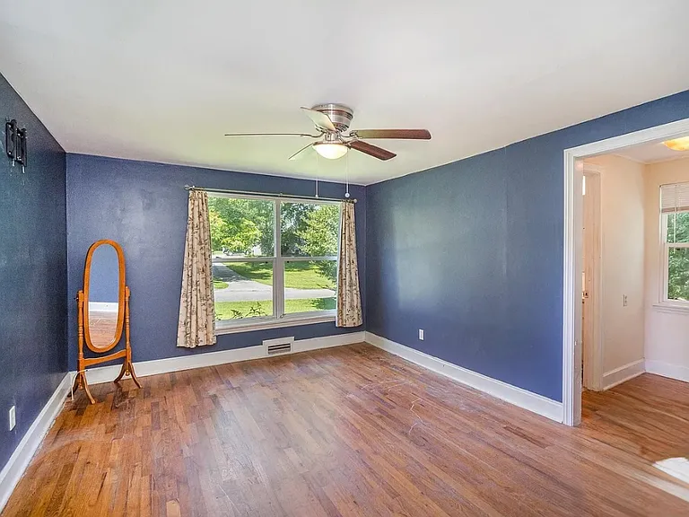 409 Edgewood Ct — Photo 17