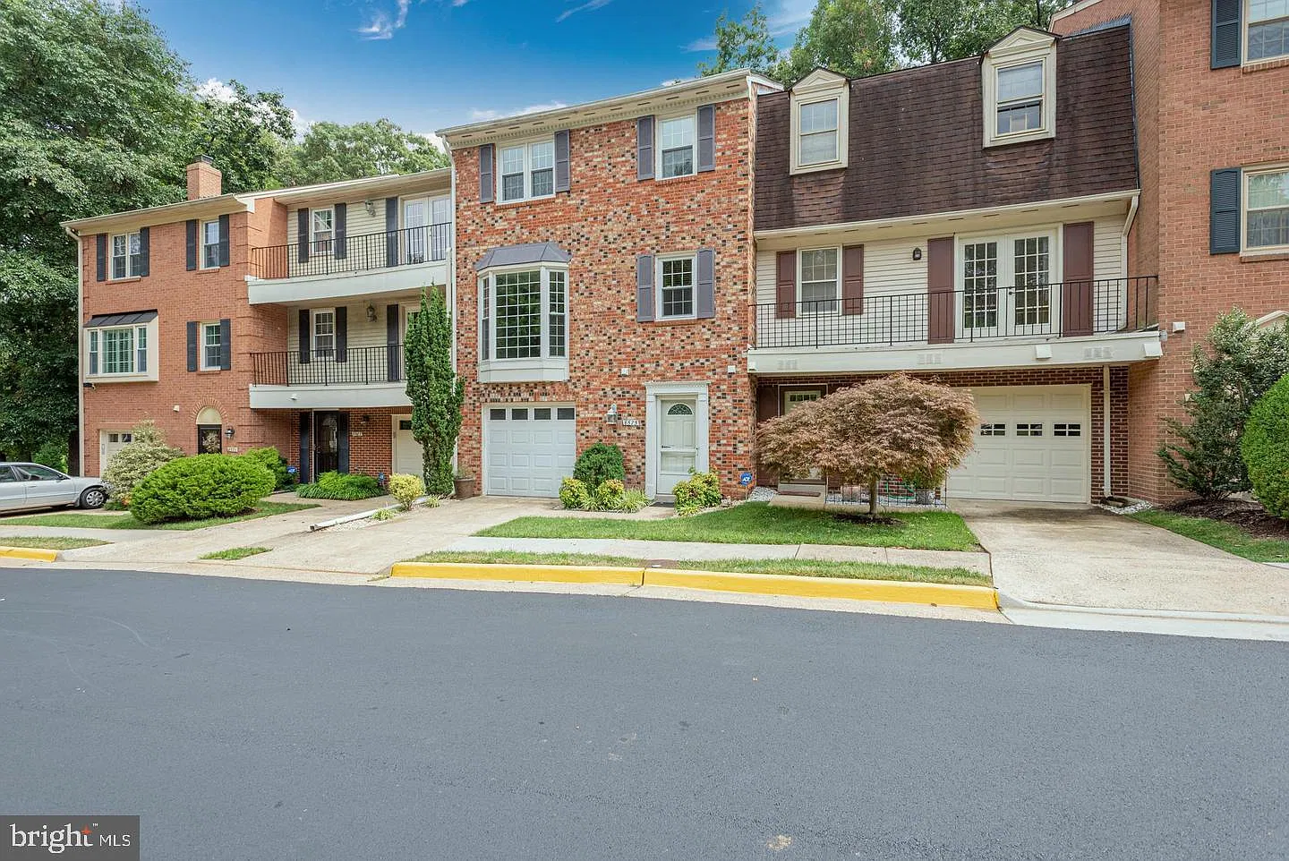 3 bed, 4.0 bath, 2038 sqft, $3,800 — Photo 2