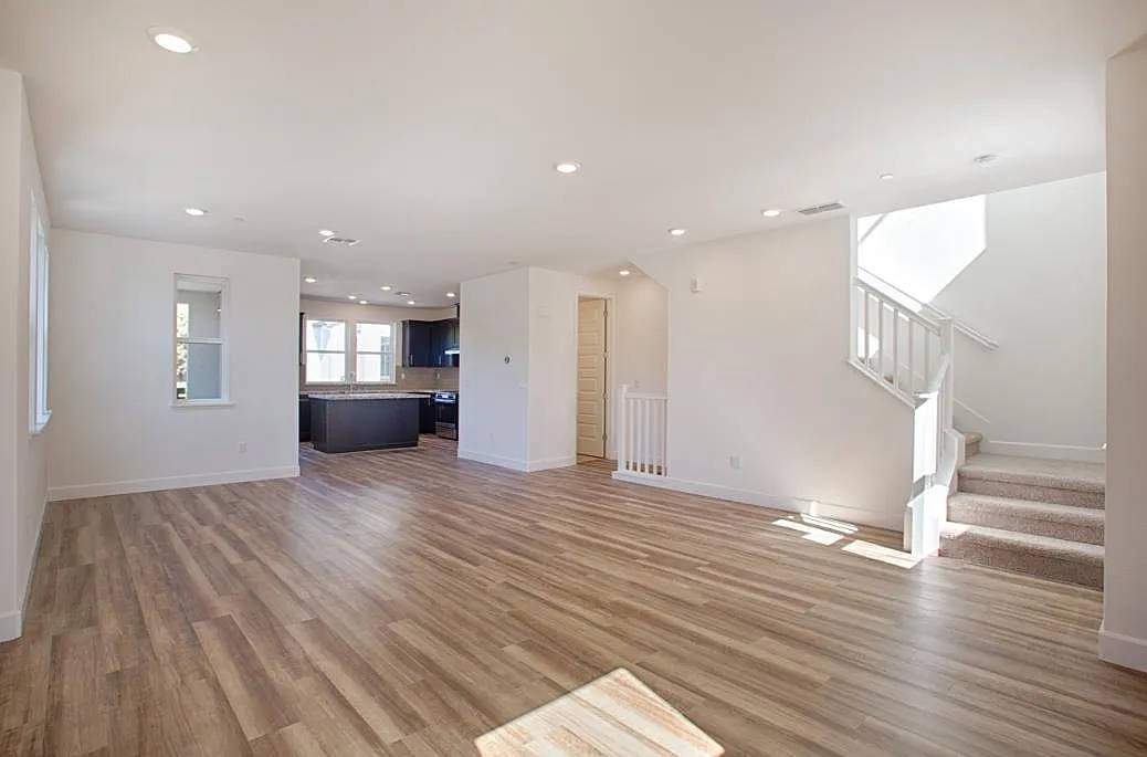 3 bed, 2.5 bath, 1591 sqft, $4,850 — Photo 3