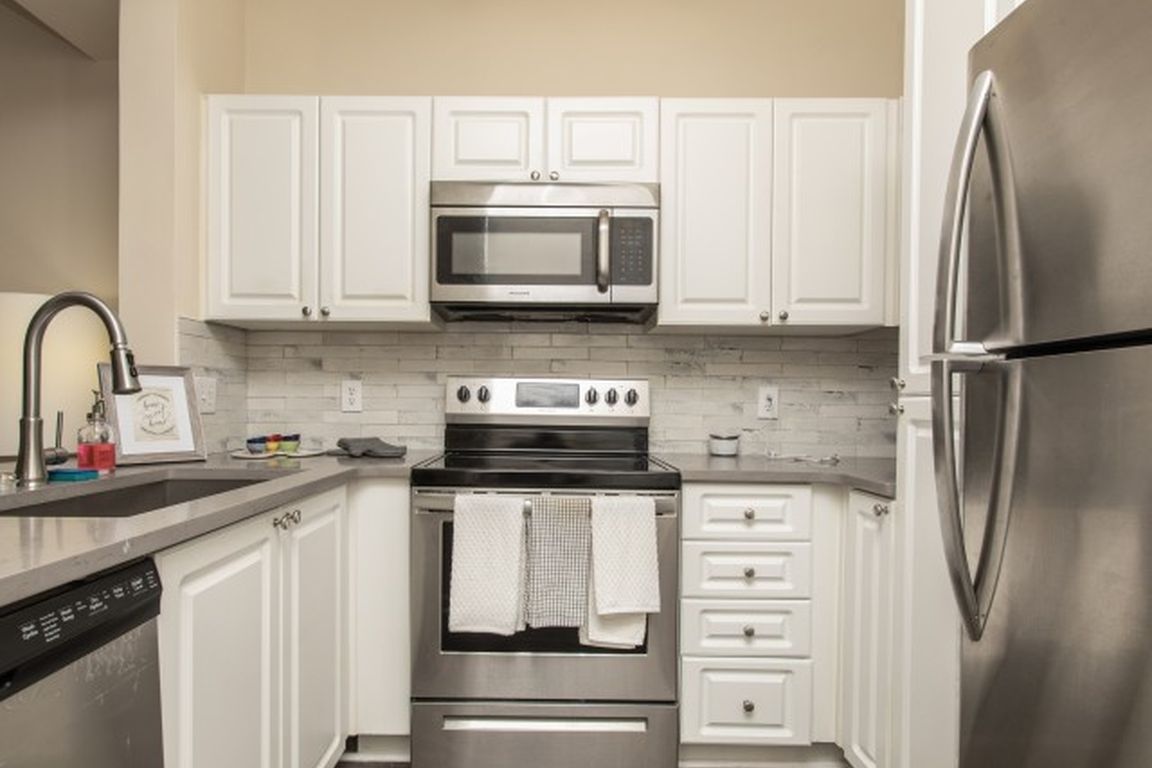 Sleek, fully updated kitchen with stainless package & designer finishes