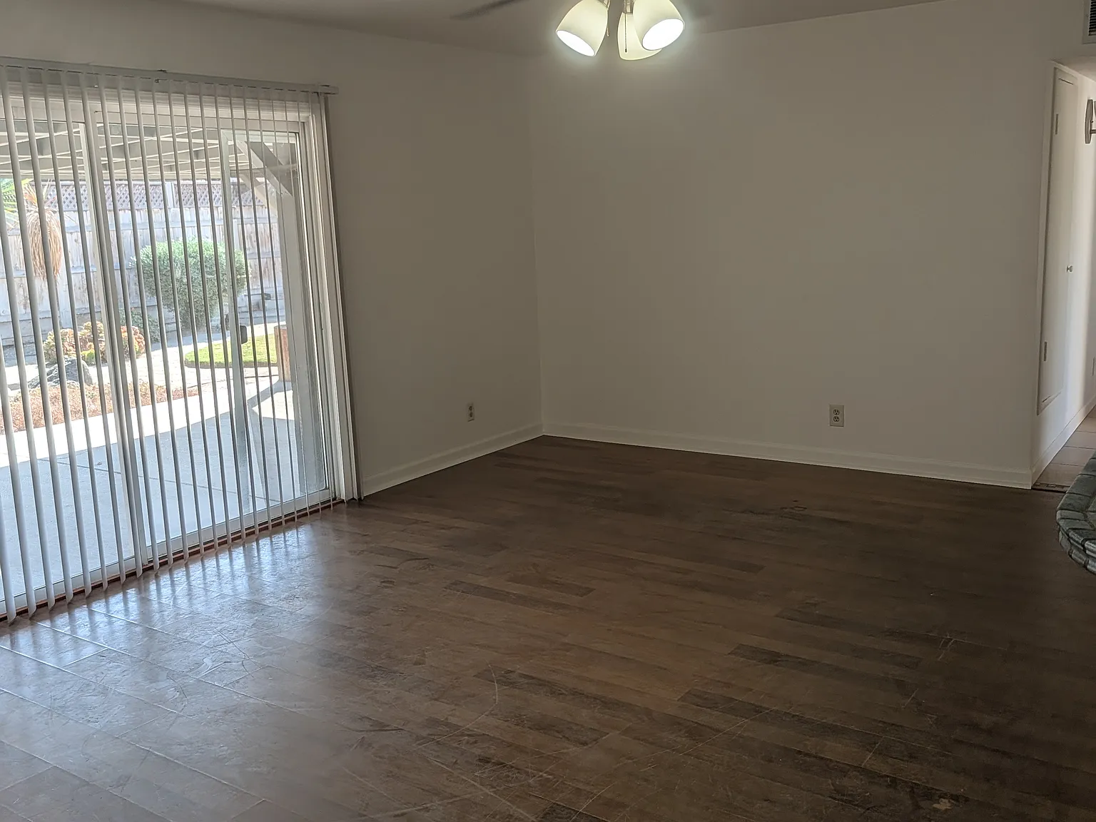 3 bed, 1305 sqft, $1,900 — Photo 4