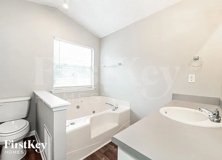 130 Dunwick Ln — Photo 9
