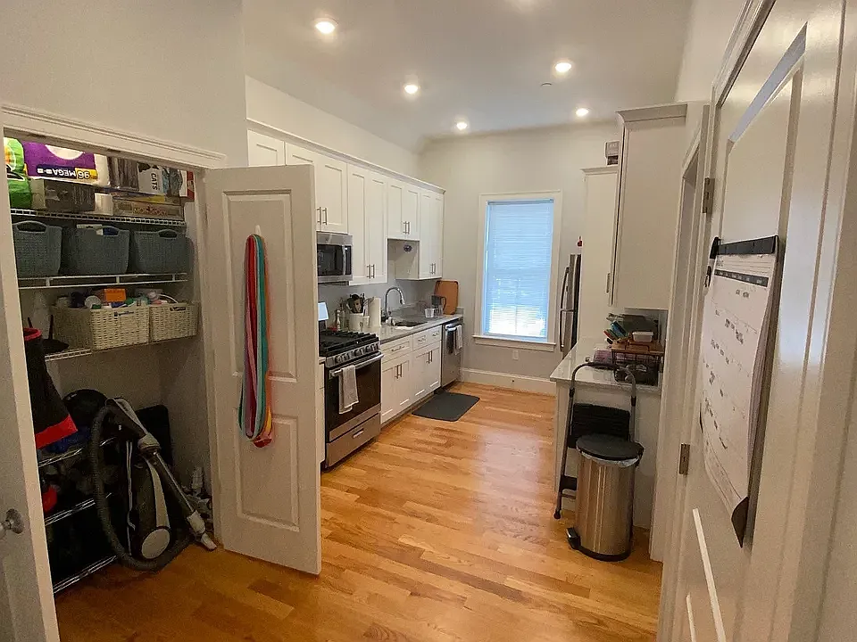 1 bed, 9999 sqft, $2,400 — Photo 2