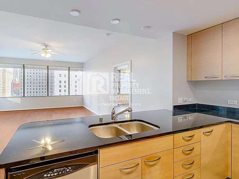 1200 Main St #910 — Photo 14