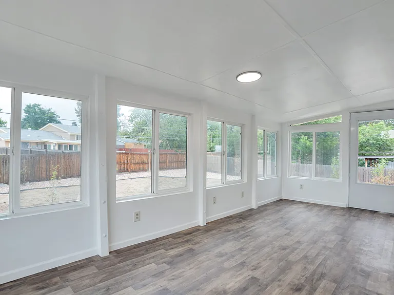 1202 S Moline St — Photo 14