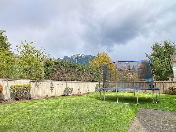 Large fully fenced back yard
