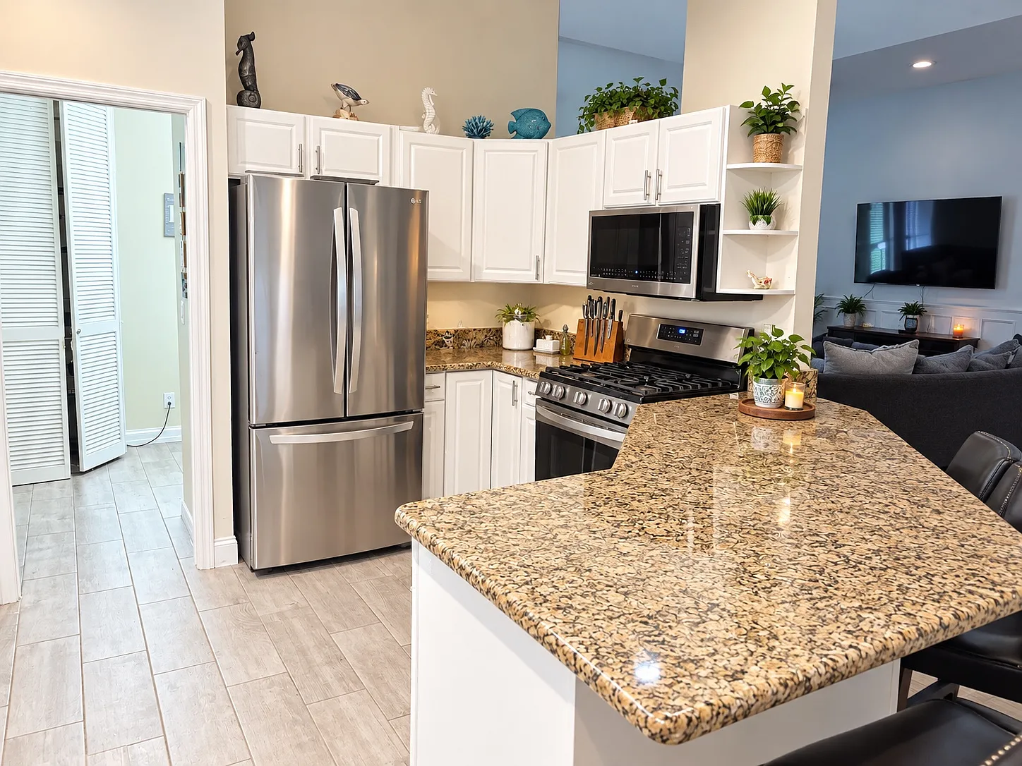 4 bed, 2500 sqft, $8,000 — Photo 3